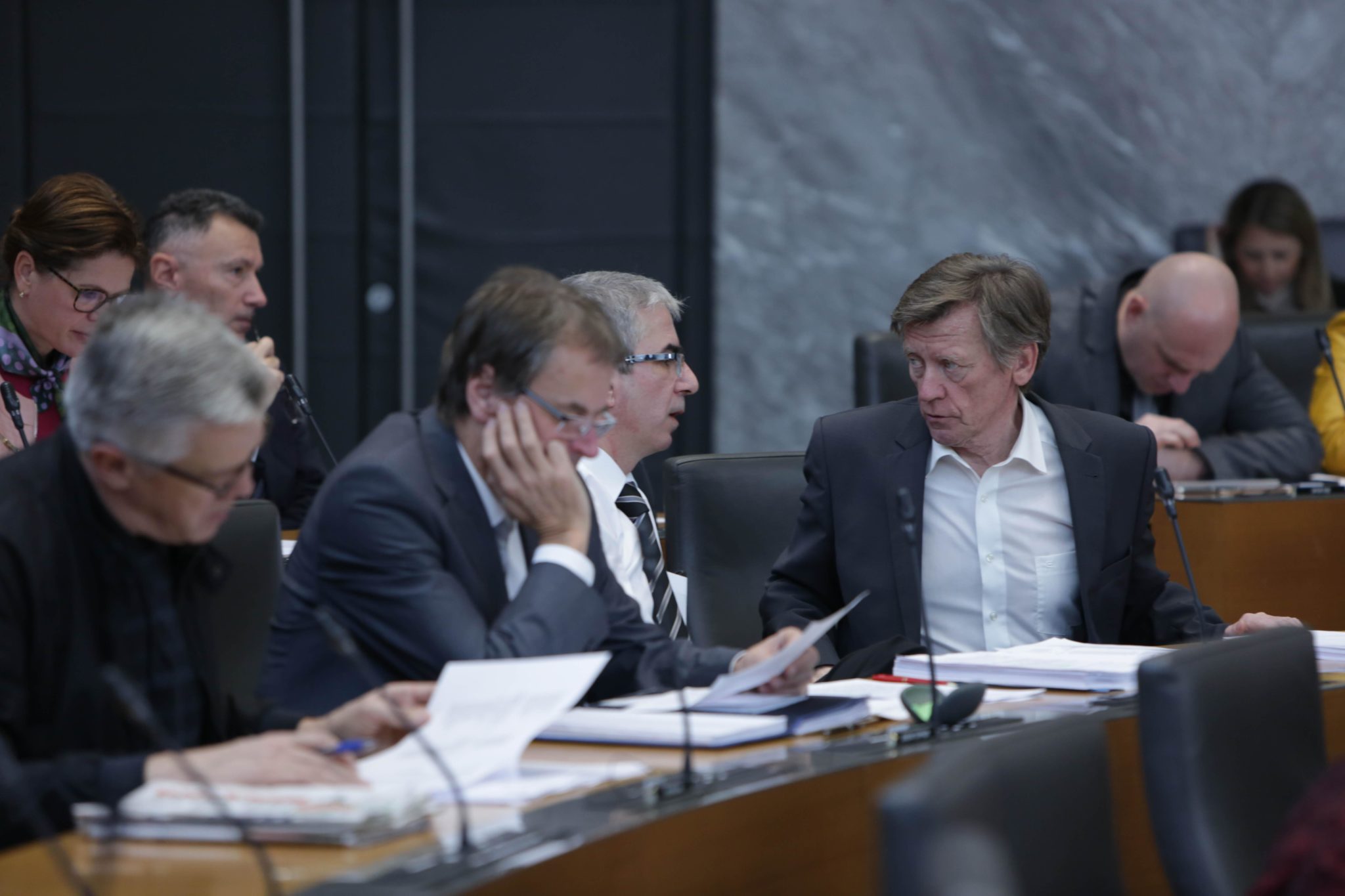 Veleposlaniki: Erjavec odpira nove ambasade, težave ima doma