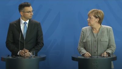 Šarec na prvem obisku v tujini pri Merklovi