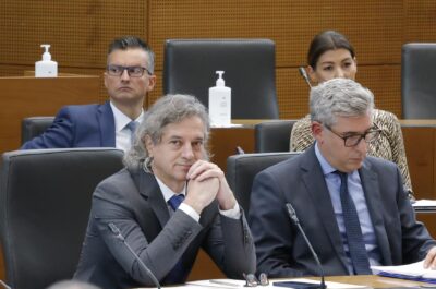 Propadla Šarec in Bratuškova sta Golobu prinesla četrt milijona evrov letno, volivce pa odganjata