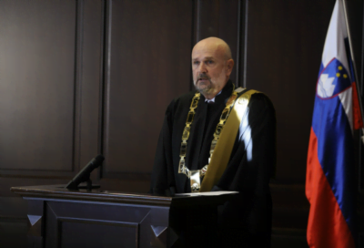 Nagrada za življenjsko delo sodniku, ki je nepošteno sodil