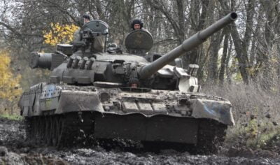 Z najmodernejšim ruskim tankom napadajo Ukrajinci