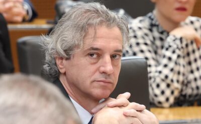 Išče se zakon za Golobovih 600 evrov 1093 sodnikom in tožilcem