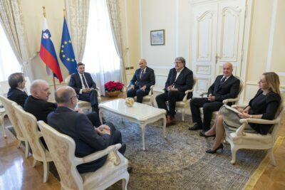 V slovo: Od Pahorja bo red za zasluge sprejela tudi družina Jožeta Pučnika
