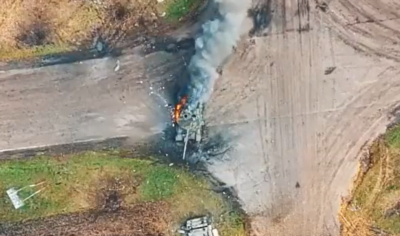 Putin vojski o sveti dolžnosti Rusov, požar v ruski nuklearki, iz oporišča Engels sestrelili Su-27. Lasten.
