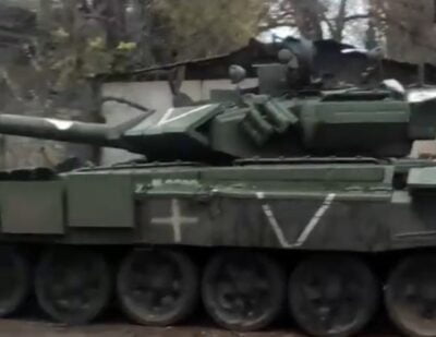 Elon Musk o tankih kot smrtni pasti, Rusom Ukrajinci “zaplenili” še T-90S, Armat pa še ne