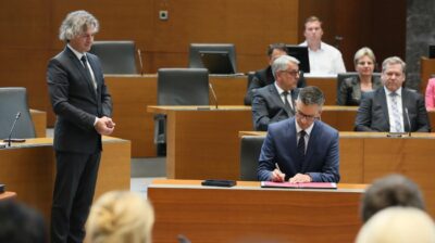Svobodi je Golob dal petnajst tisoč evrov, Šarec pa le posodil deset tisoč
