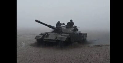 Rubelj strmoglavlja, naš M-55S v ukrajinski poplavi, uničeni T-90M in S-300V4