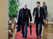 Primer Prednik: Tako državni mediji za Goloba čistijo "janšiste"