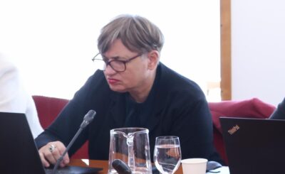 Nagrada za lažne novice upokojencem Sukičevi in vodenje s slabim vzgledom Klakočar Zupančičeve