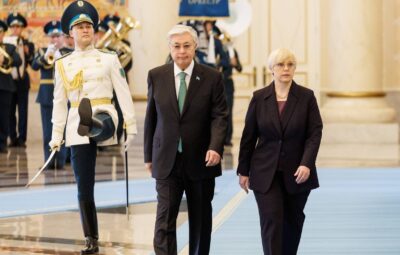 Golob odstopa za predčasne volitve, množični prestopi poslancev Svobode k Logarju