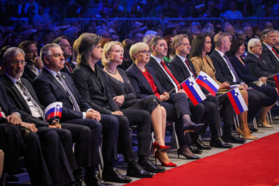 V Stožicah brez osnov državotvornega bontona