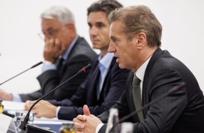 Vlada za kršenje ustave, ker je zavozila zimski dodatek upokojencem