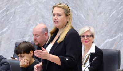 S psovanjem čez opozicijo reševale Goloba
