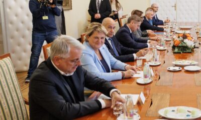 Nič ni zastonj, norca se delate