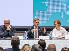 Vrečkova zaposlila aktivista proti “klerotalibanskim pičkam”