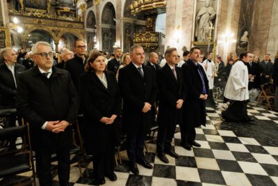 S to kritiko je Zore razhudil Asto Vrečko in Luko Meseca