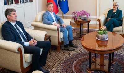 Prevarani prevaranti: Stevanović dobi dva podpredsednika, Golob se veseli