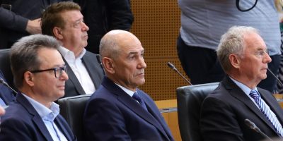 SDS zahteva izredno sejo DZ za manj ministrstev, kar predlaga Svoboda